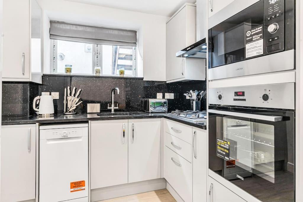 Luxstay Holland Park Apartment With Ac 런던 외부 사진