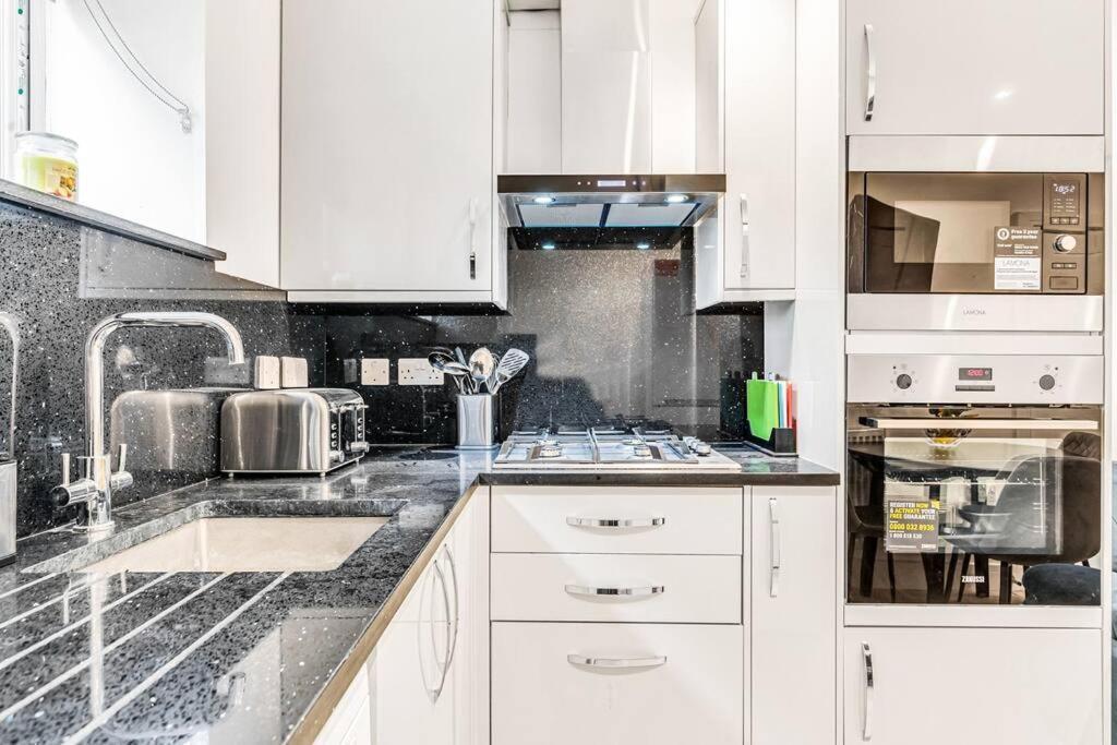 Luxstay Holland Park Apartment With Ac 런던 외부 사진